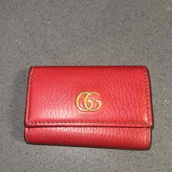 Red Gucci keychain holder- used - Picture 3 of 10